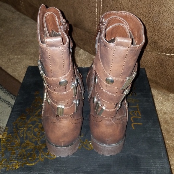 Boots - Picture 3 of 6